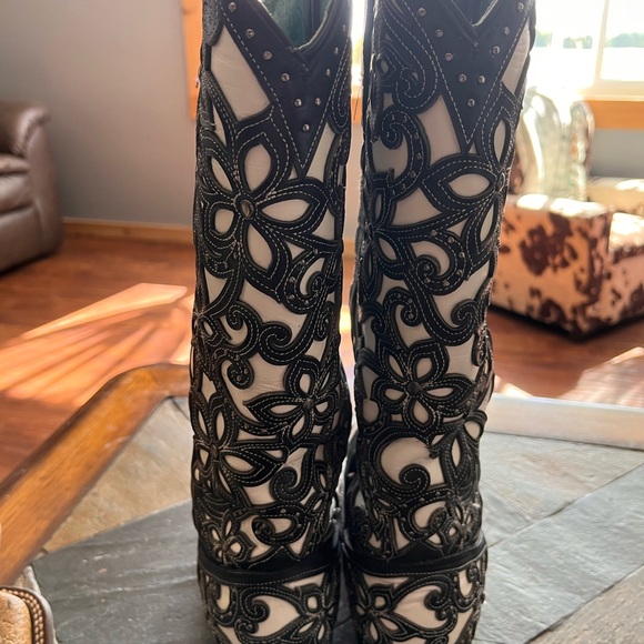 Black & white tooled boots - Picture 5 of 6